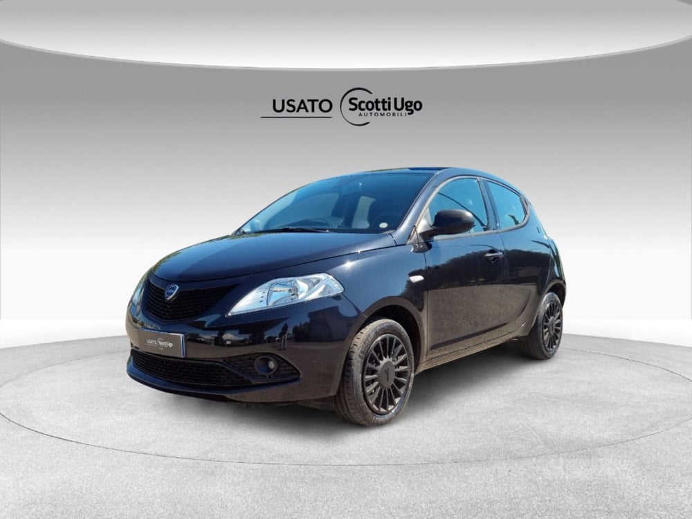 Lancia Ypsilon usata a Pisa