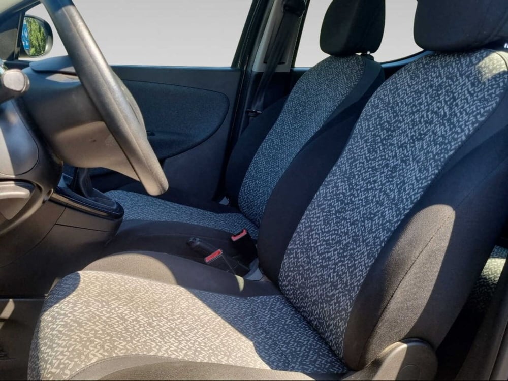 Lancia Ypsilon usata a Pisa (10)