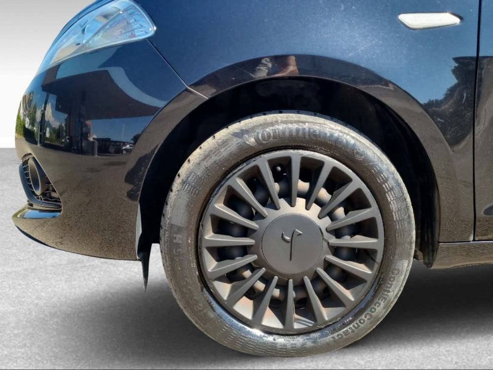 Lancia Ypsilon usata a Pisa (15)