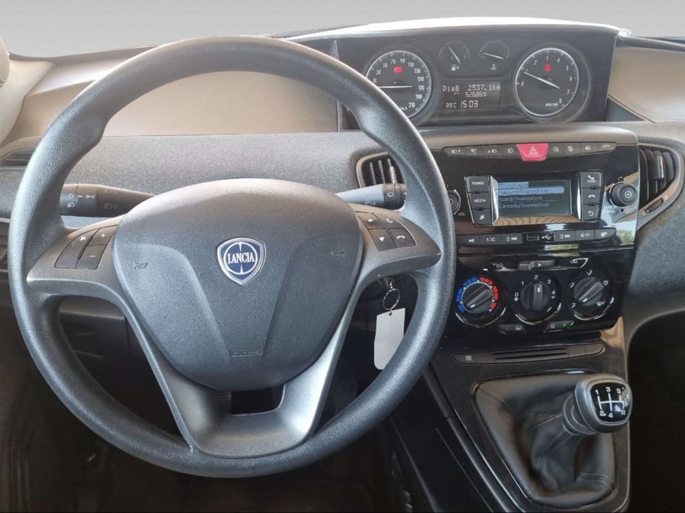 Lancia Ypsilon usata a Pisa (8)
