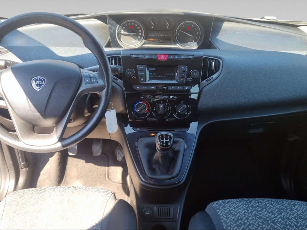 Lancia Ypsilon usata a Pisa (9)