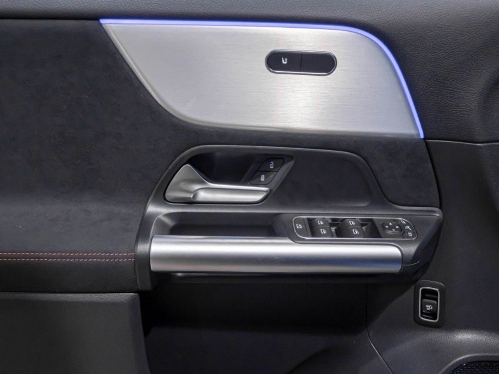 Mercedes-Benz GLA SUV nuova a Macerata (12)