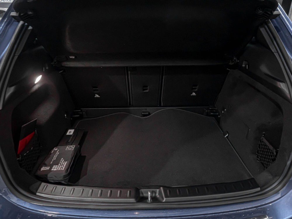 Mercedes-Benz GLA SUV nuova a Macerata (8)
