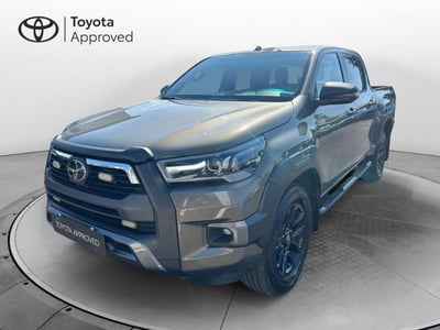 Toyota Hilux 2.8 D A/T 4WD porte Double Cab Invincible del 2021 usata a Curno