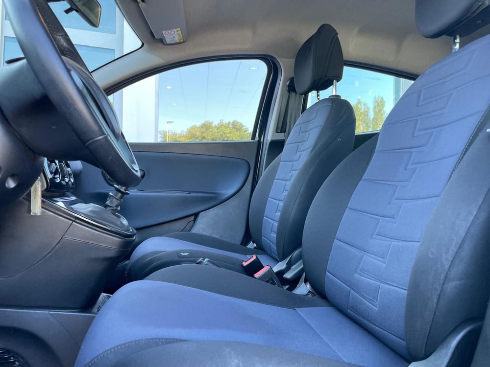 Lancia Ypsilon usata a Ancona (10)