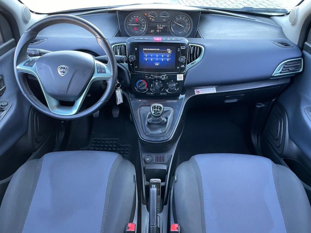 Lancia Ypsilon usata a Ancona (11)