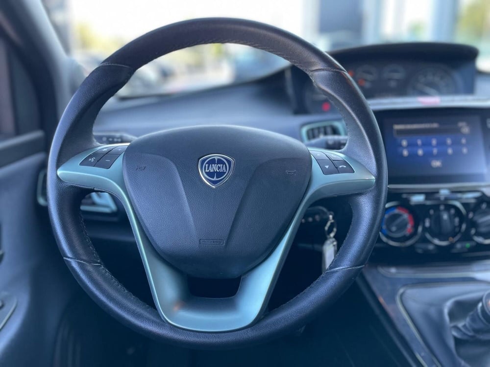 Lancia Ypsilon usata a Ancona (12)