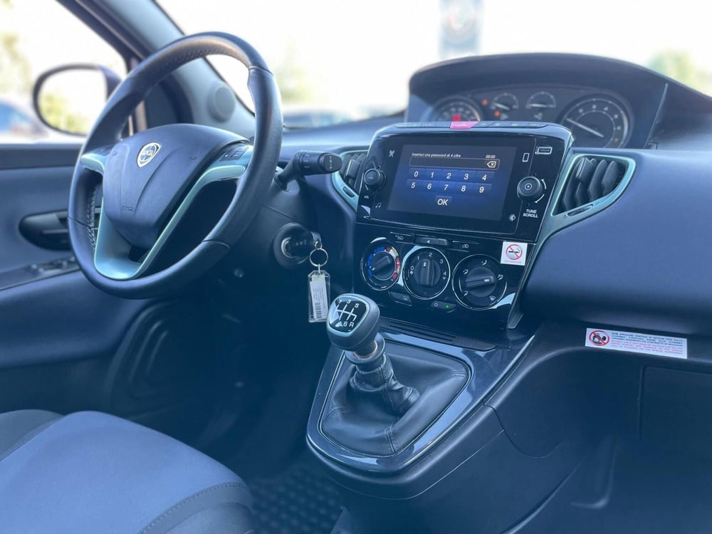 Lancia Ypsilon usata a Ancona (17)