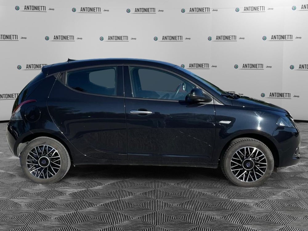 Lancia Ypsilon usata a Ancona (3)