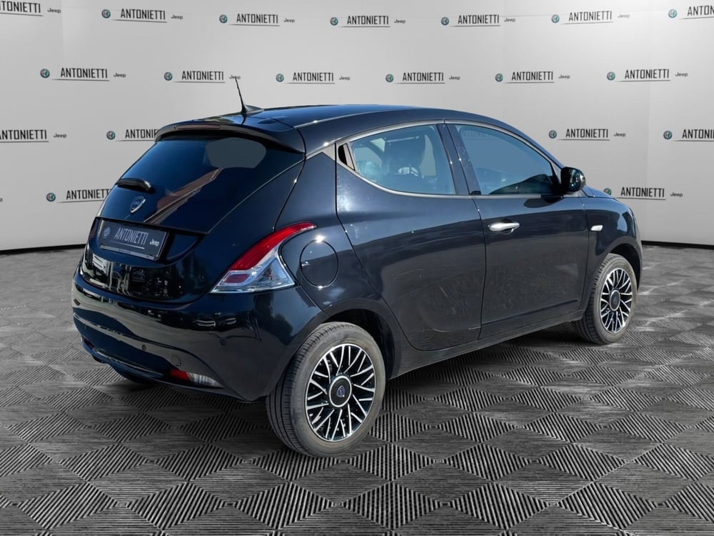 Lancia Ypsilon usata a Ancona (4)