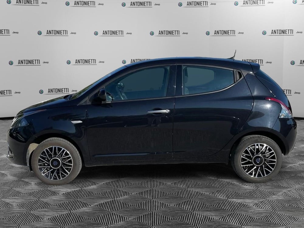 Lancia Ypsilon usata a Ancona (7)