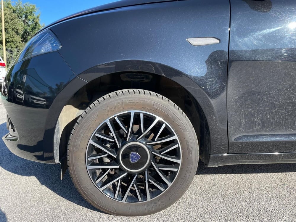 Lancia Ypsilon usata a Ancona (8)
