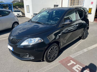 Lancia Ypsilon 1.0 FireFly 5 porte S&amp;S Hybrid Silver Plus del 2024 usata a Altopascio