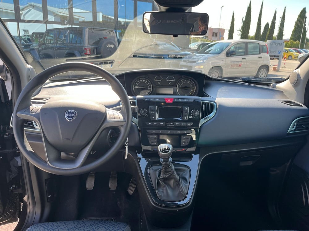Lancia Ypsilon usata a Lucca (12)