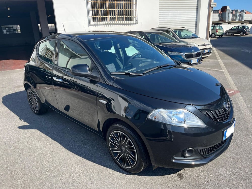 Lancia Ypsilon usata a Lucca (3)