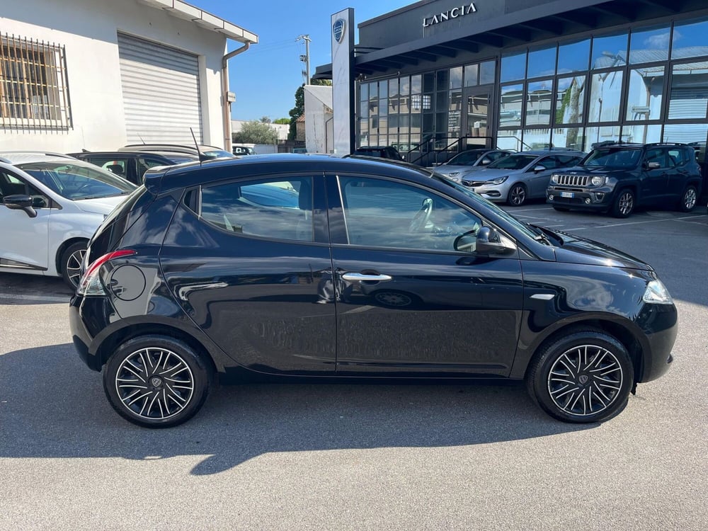 Lancia Ypsilon usata a Lucca (4)