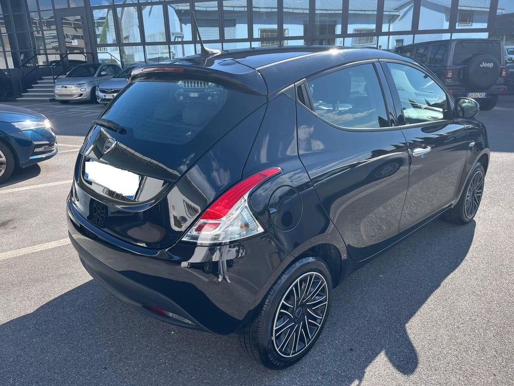 Lancia Ypsilon usata a Lucca (5)
