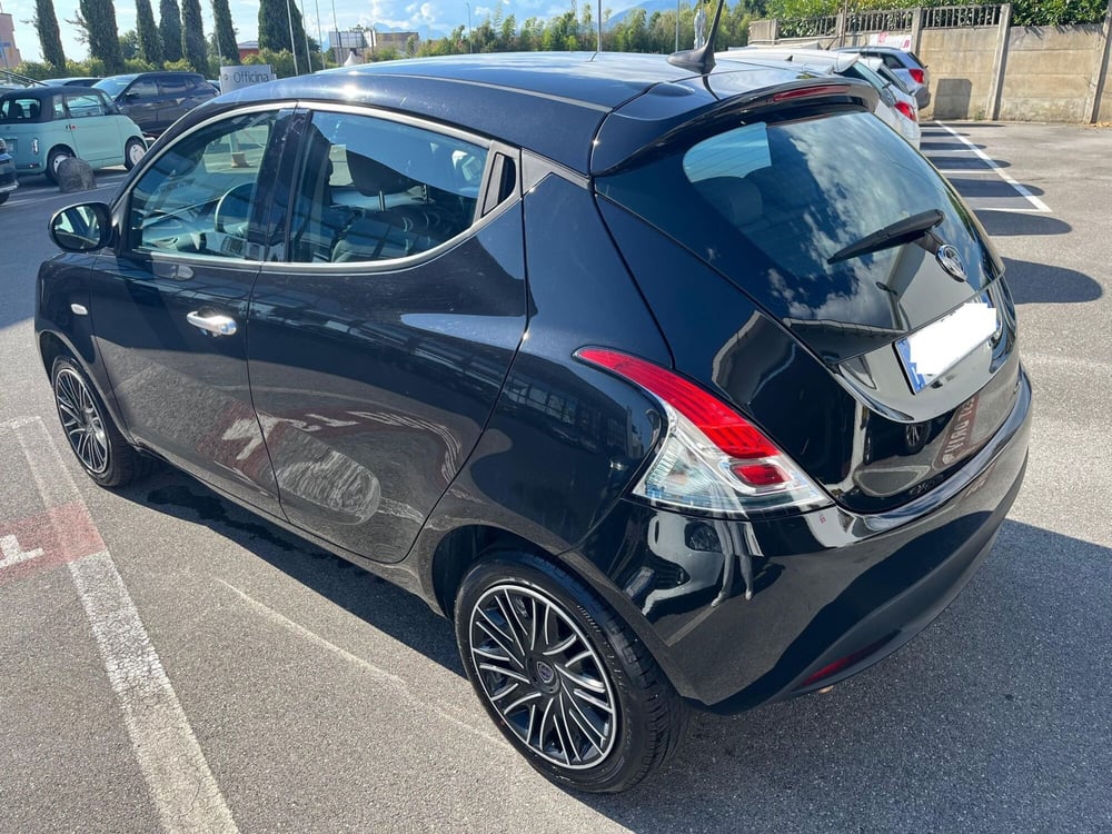 Lancia Ypsilon usata a Lucca (7)