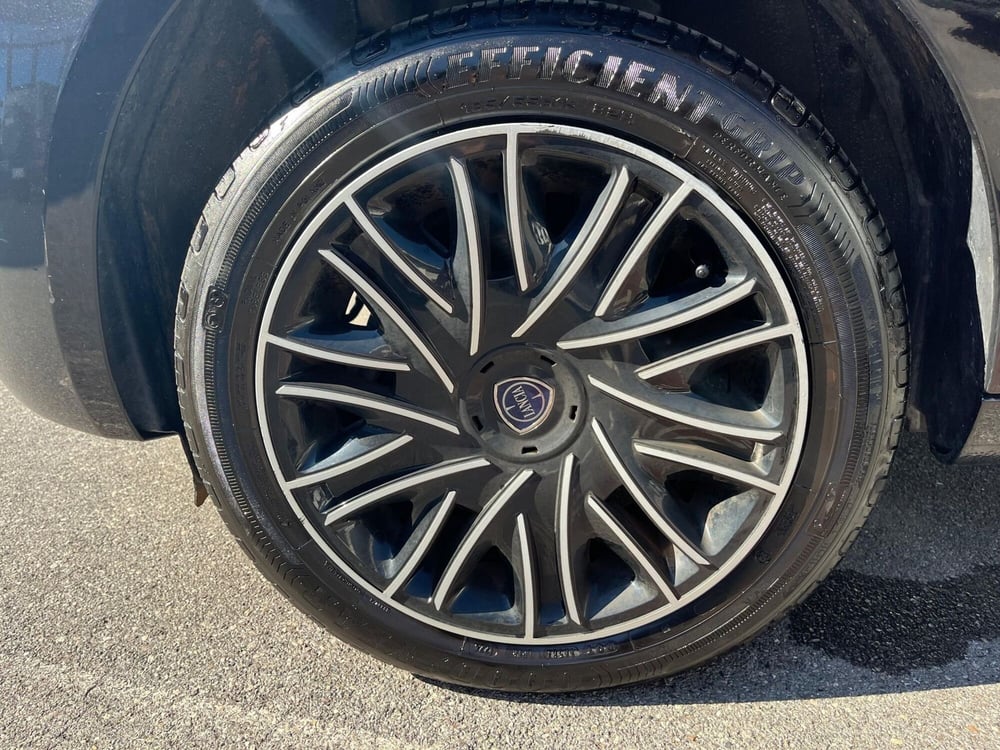 Lancia Ypsilon usata a Lucca (9)