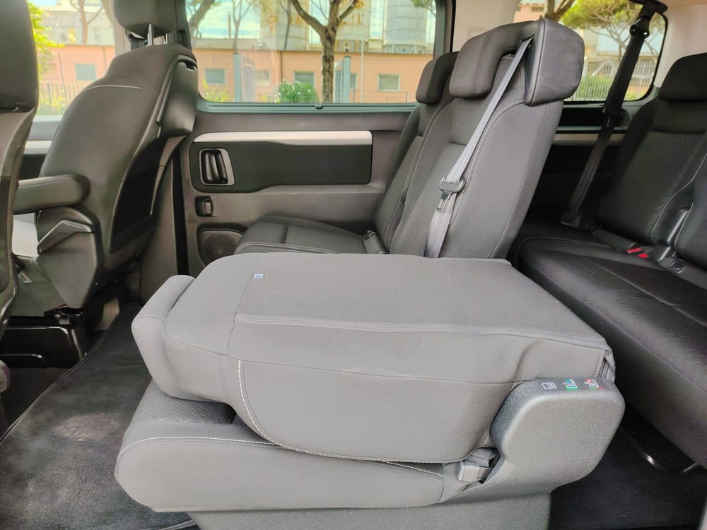 Opel Zafira Life usata a Massa-Carrara (13)