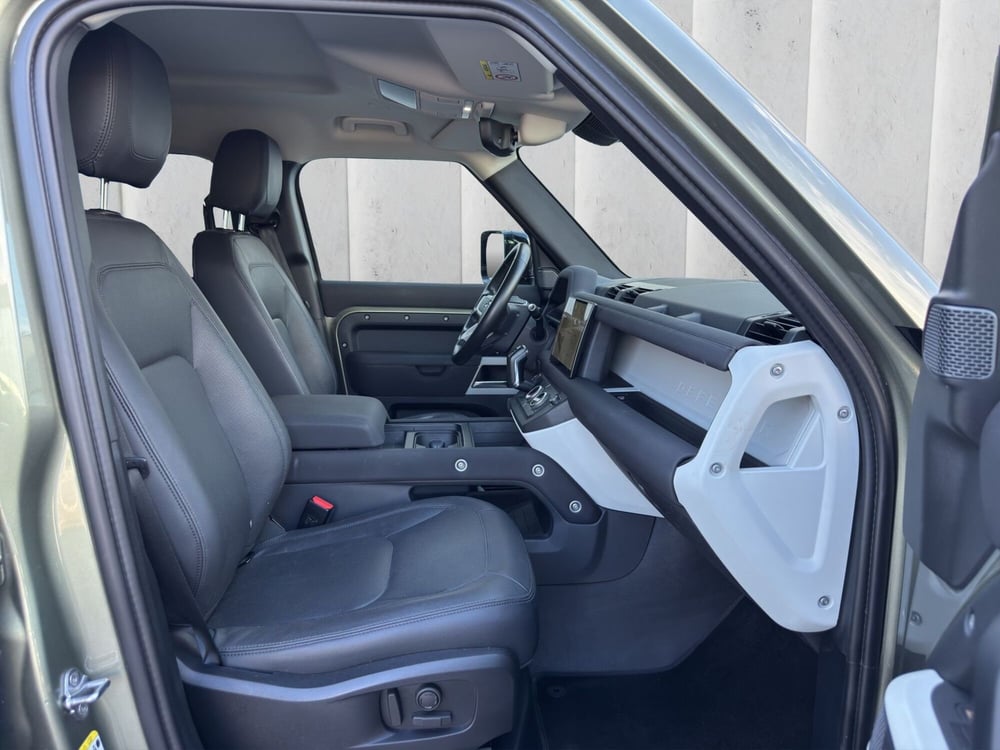 Land Rover Defender usata a Milano (3)