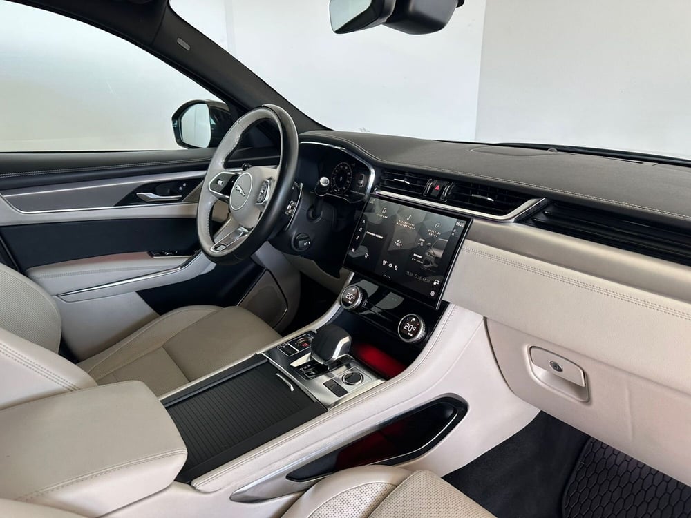 Jaguar F-Pace usata a Modena (11)