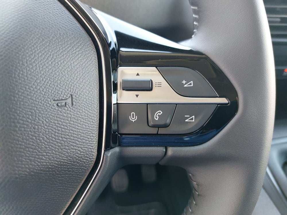 Peugeot Rifter nuova a Pavia (10)