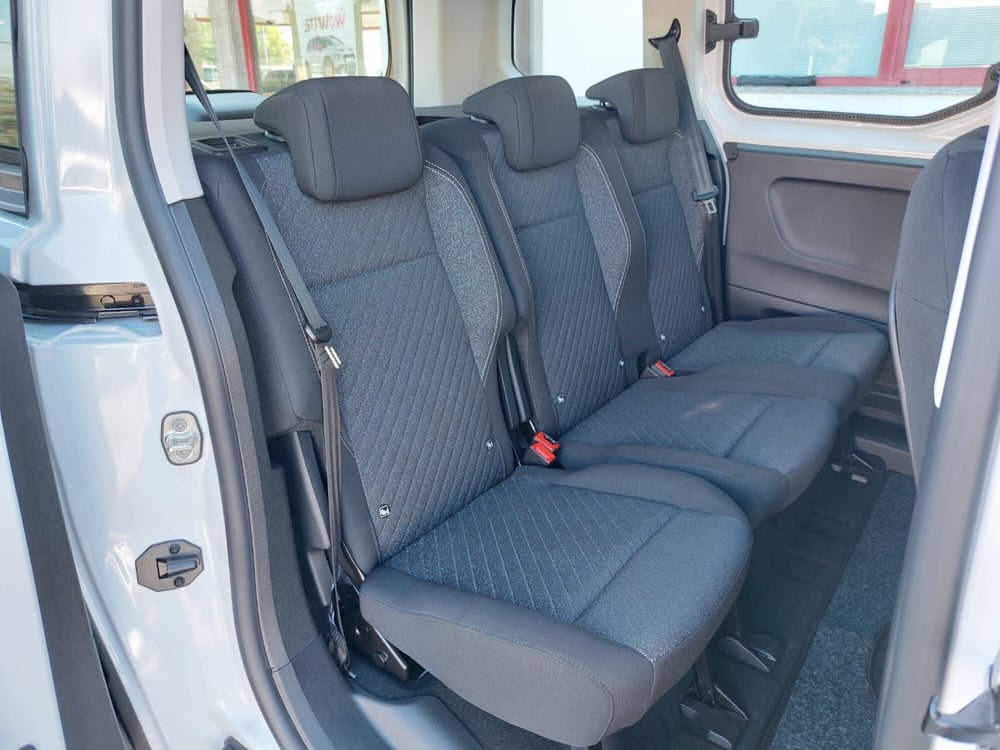 Peugeot Rifter nuova a Pavia (4)