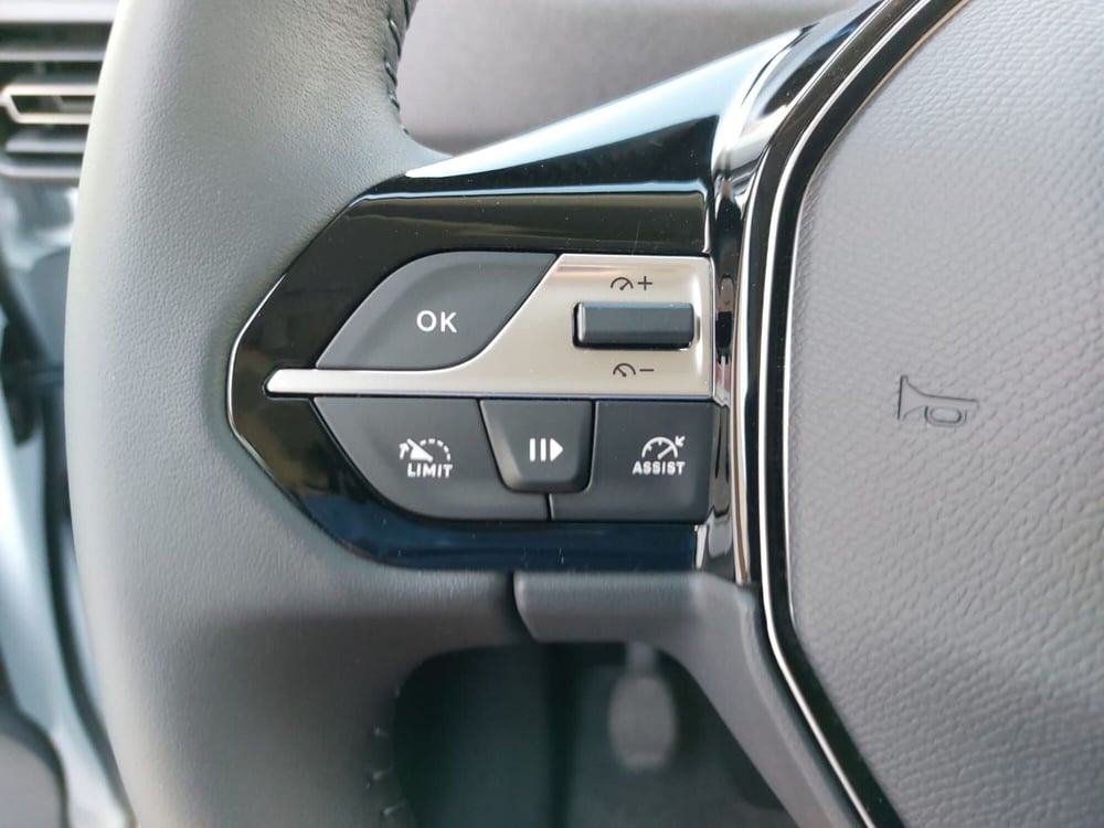 Peugeot Rifter nuova a Pavia (9)