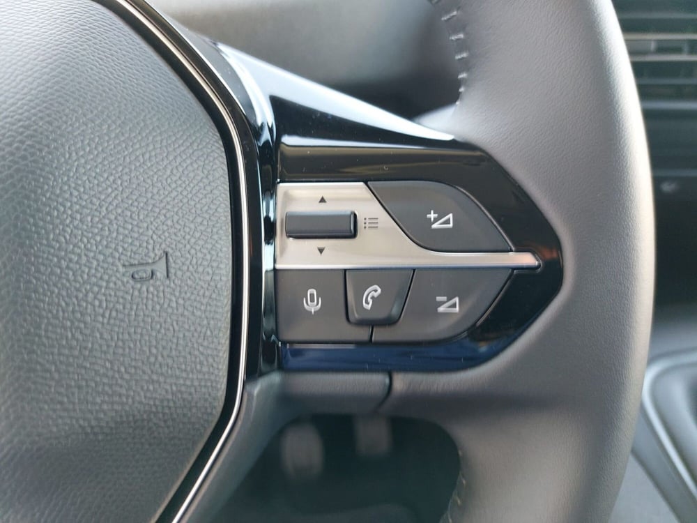 Peugeot Rifter nuova a Pavia (11)