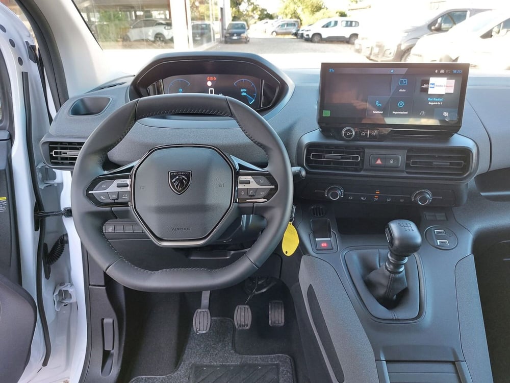Peugeot Rifter nuova a Pavia (7)