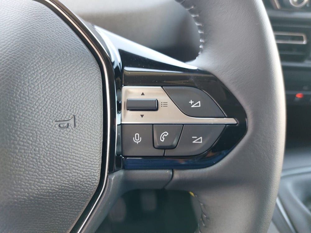 Peugeot Rifter nuova a Pavia (11)