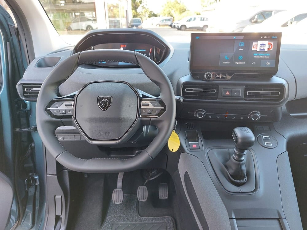 Peugeot Rifter nuova a Pavia (7)