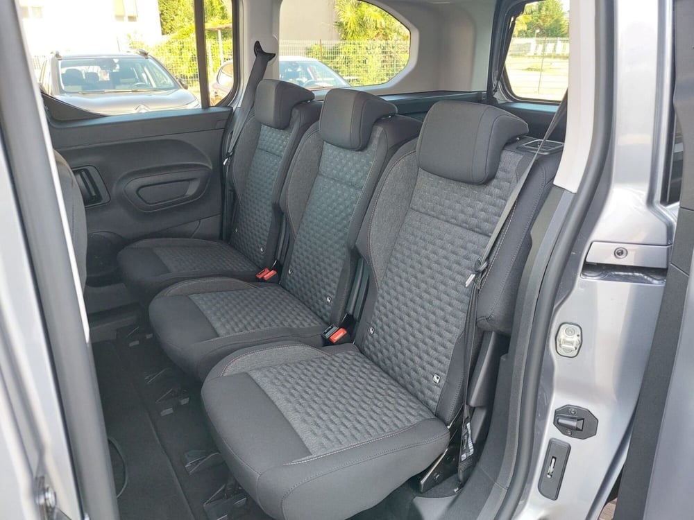 Peugeot Rifter nuova a Pavia (4)