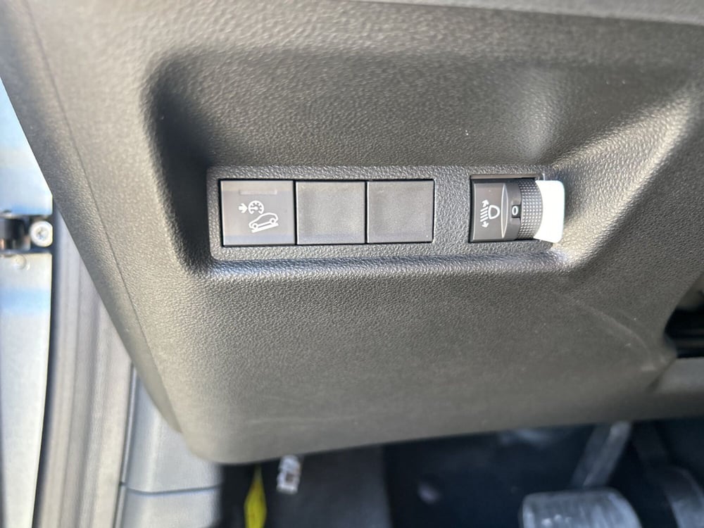 Jeep Avenger nuova a Roma (20)