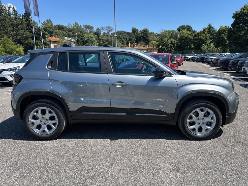 Jeep Avenger nuova a Roma (8)