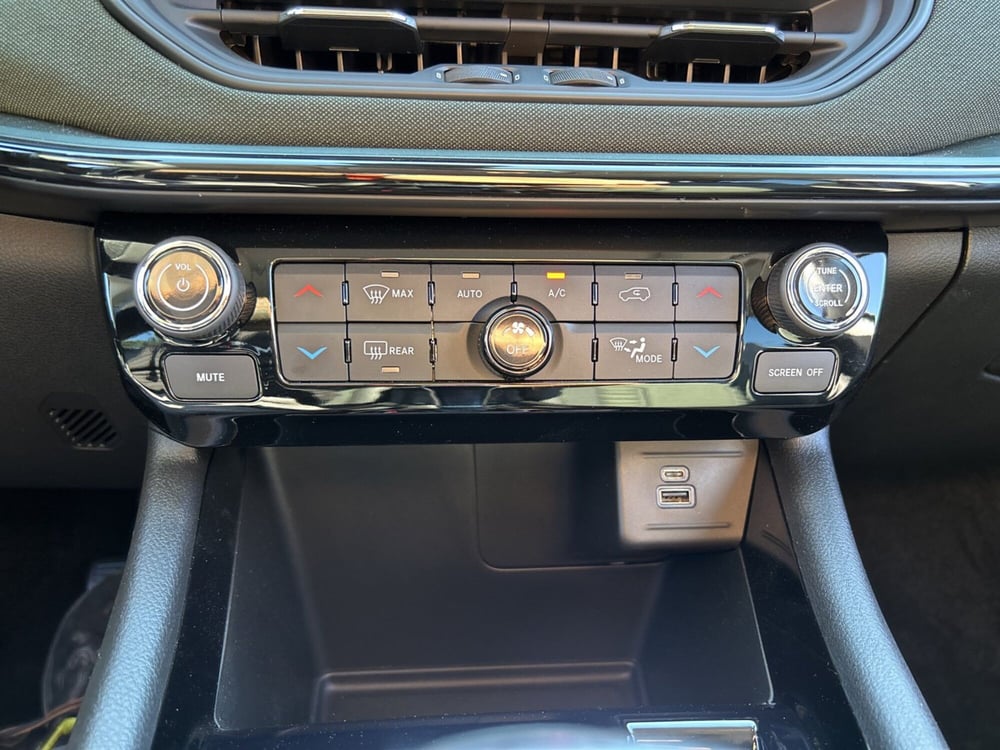 Jeep Compass nuova a Roma (18)