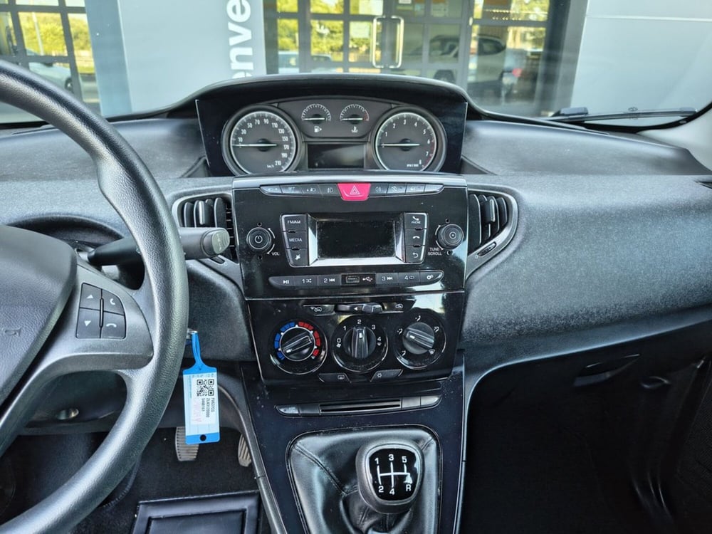 Lancia Ypsilon usata a Padova (11)