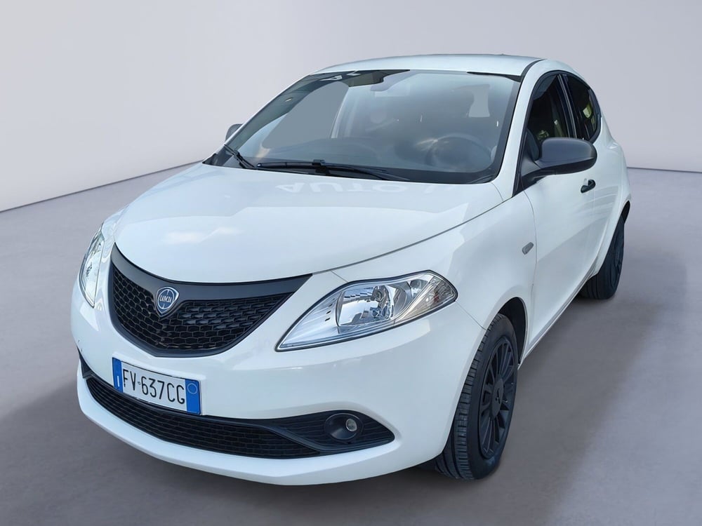 Lancia Ypsilon usata a Padova (3)