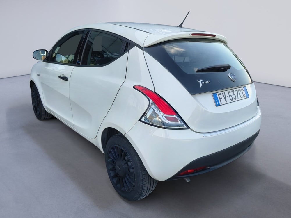 Lancia Ypsilon usata a Padova (4)