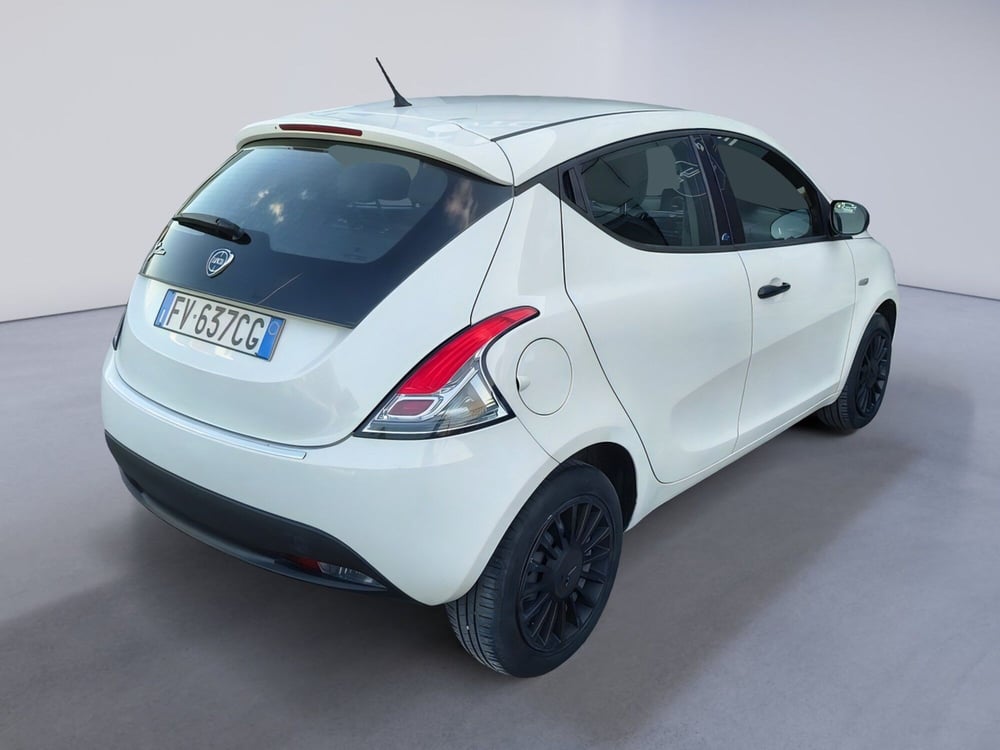 Lancia Ypsilon usata a Padova (6)
