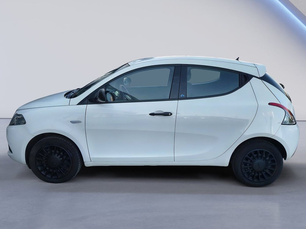Lancia Ypsilon usata a Padova (8)