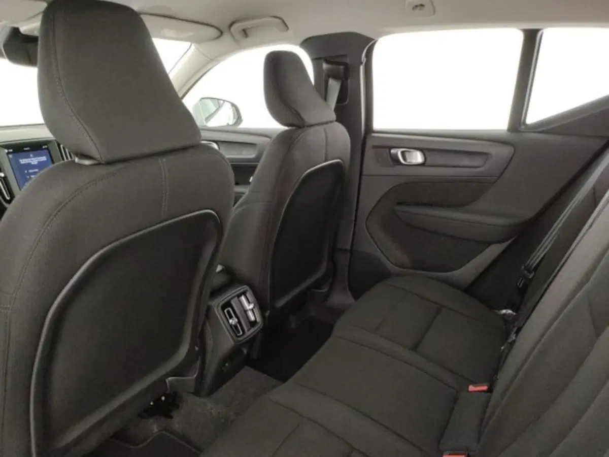 Volvo XC40 nuova a Modena (10)
