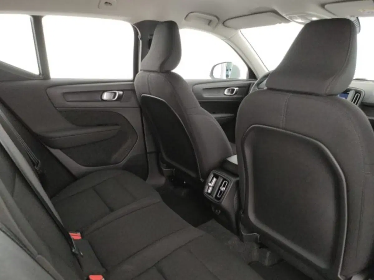 Volvo XC40 nuova a Modena (11)