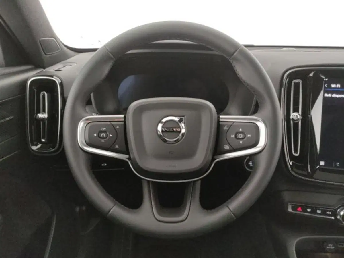Volvo XC40 nuova a Modena (12)