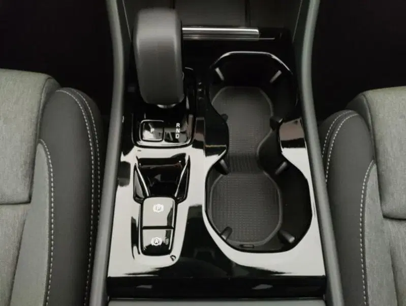Volvo XC40 nuova a Modena (18)