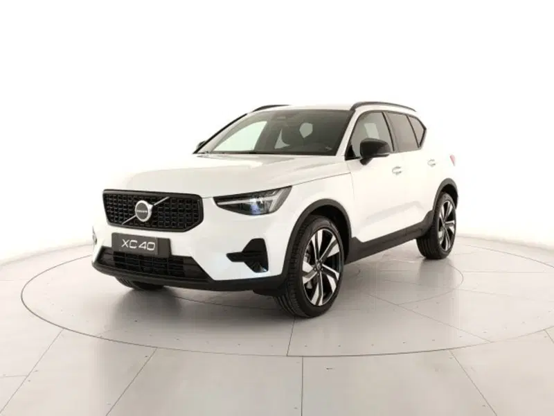 Volvo XC40 nuova a Modena (2)