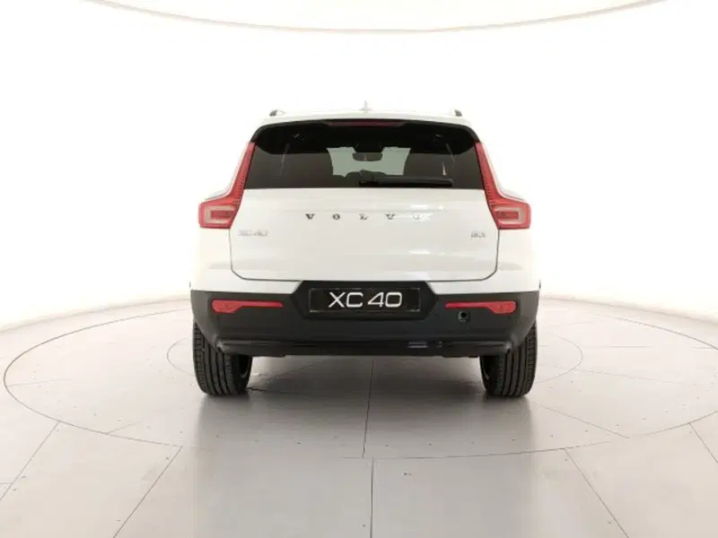 Volvo XC40 nuova a Modena (4)
