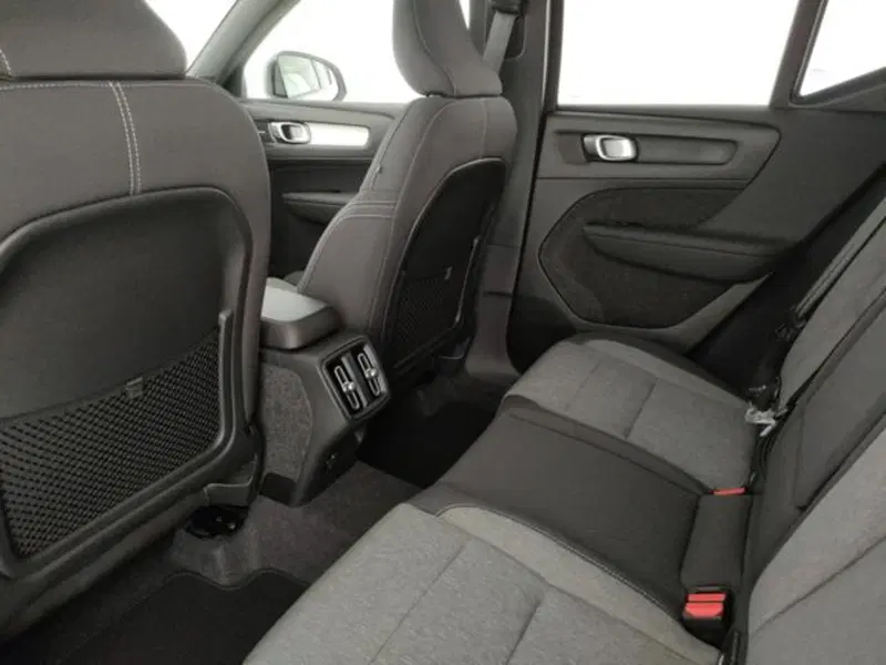 Volvo XC40 nuova a Modena (9)