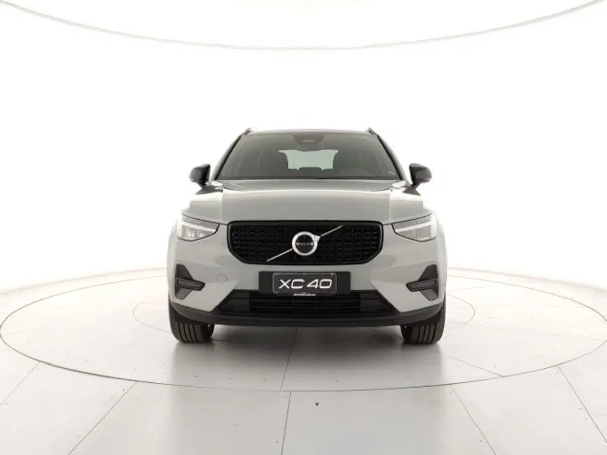 Volvo XC40 nuova a Modena (7)
